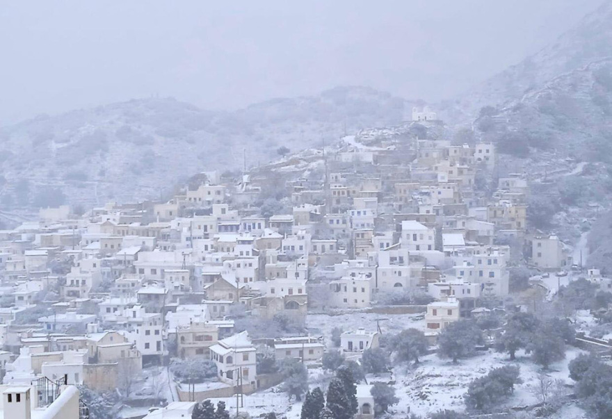 Καιρός: Στα «λευκά» η Εύβοια και νησιά των Κυκλάδων, χιόνισε και στα βόρεια προάστια της Αθήνας - Πώς θα εξελιχθεί η «Ελπίς»