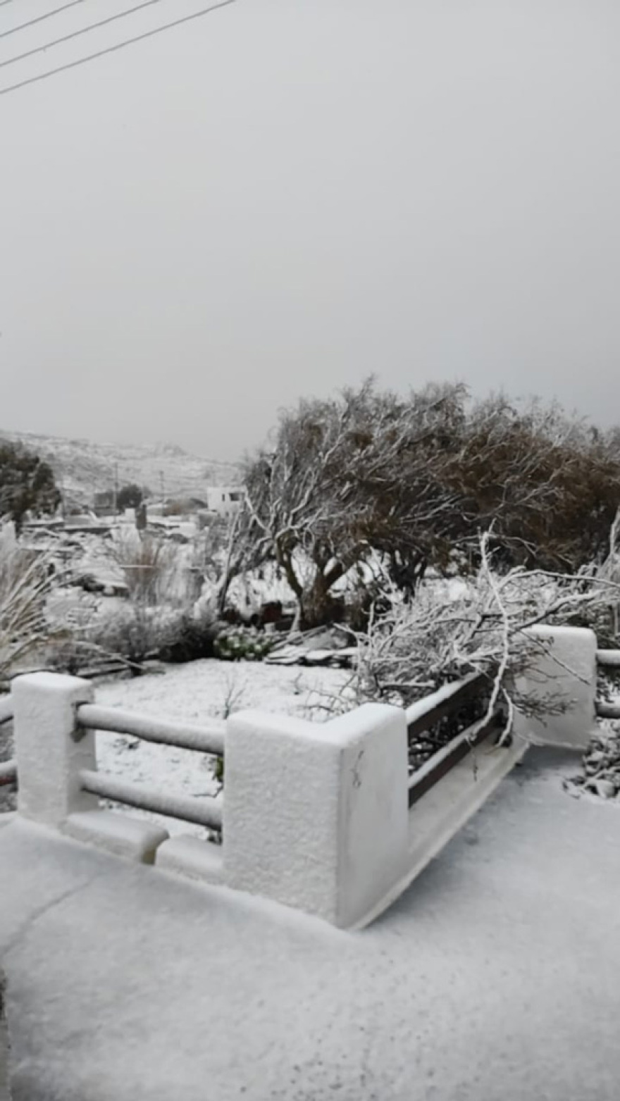 Καιρός: Στα «λευκά» η Εύβοια και νησιά των Κυκλάδων, χιόνισε και στα βόρεια προάστια της Αθήνας - Πώς θα εξελιχθεί η «Ελπίς»