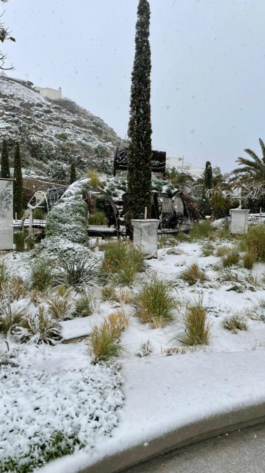 Καιρός: Στα «λευκά» η Εύβοια και νησιά των Κυκλάδων, χιόνισε και στα βόρεια προάστια της Αθήνας - Πώς θα εξελιχθεί η «Ελπίς»