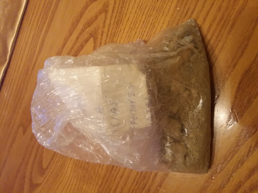 Βρήκε μέσα στο εικονοστάσι της μητέρας του κρυμμένα κειμήλια 100 ετών από τη Μικρά Ασία