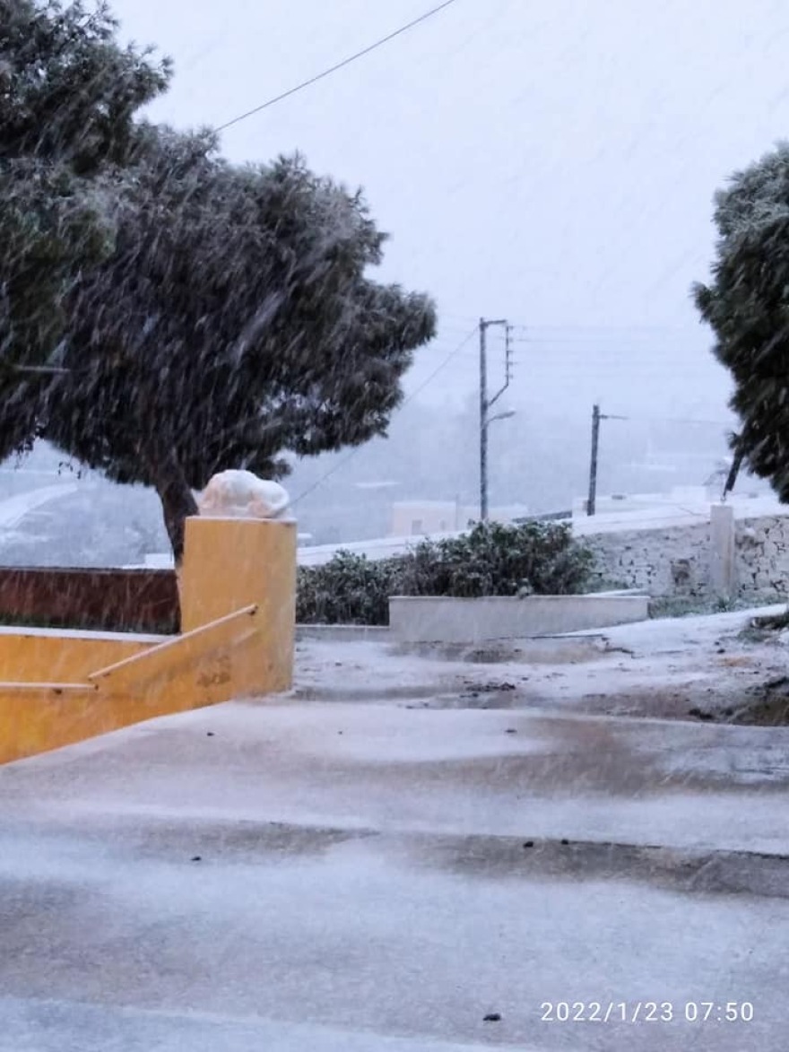 Καιρός: Στα «λευκά» η Εύβοια και νησιά των Κυκλάδων, χιόνισε και στα βόρεια προάστια της Αθήνας - Πώς θα εξελιχθεί η «Ελπίς»