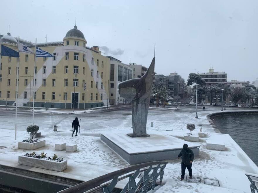 Βόλος: Έφτασε μέχρι τη θάλασσα το χιόνι - Εντυπωσιακές φωτογραφίες