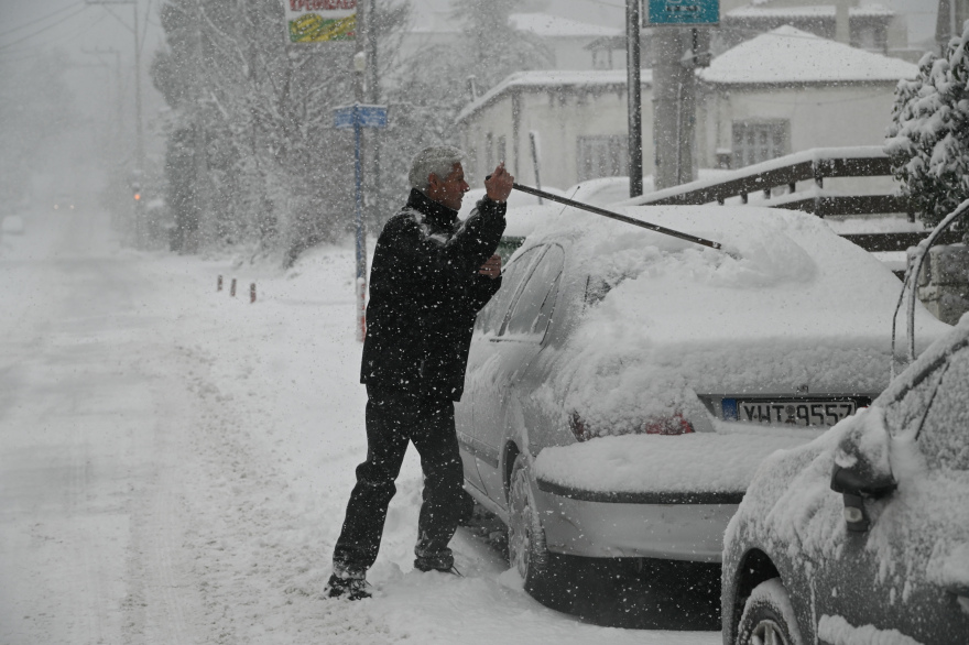 Κακοκαιρία «Ελπίς»: Χιόνια στο Σύνταγμα - Μαγικές εικόνες από το κέντρο της Αθήνας