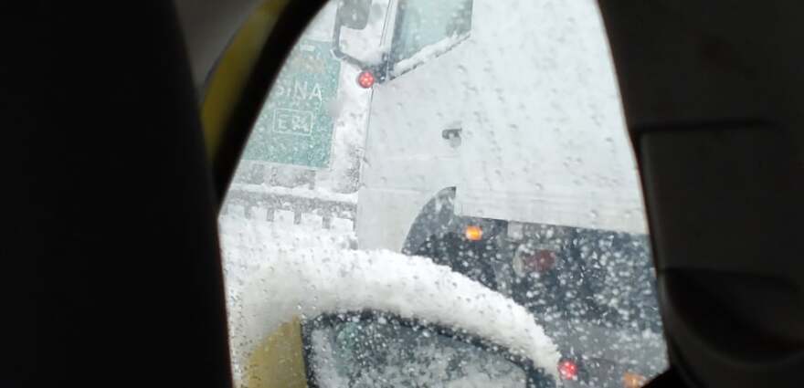 Χάος στην Αττική Οδό με ουρές χιλιομέτρων - Η Πυροσβεστική ζήτησε από την Τροχαία να μειώσει τη ροή των αυτοκινήτων