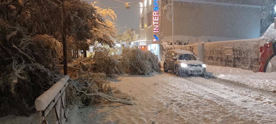 Κακοκαιρία Ελπίς: Μόνο με αλυσίδες την Τρίτη η κυκλοφορία στους δρόμους της Αθήνας - Δείτε πού υπάρχουν προβλήματα