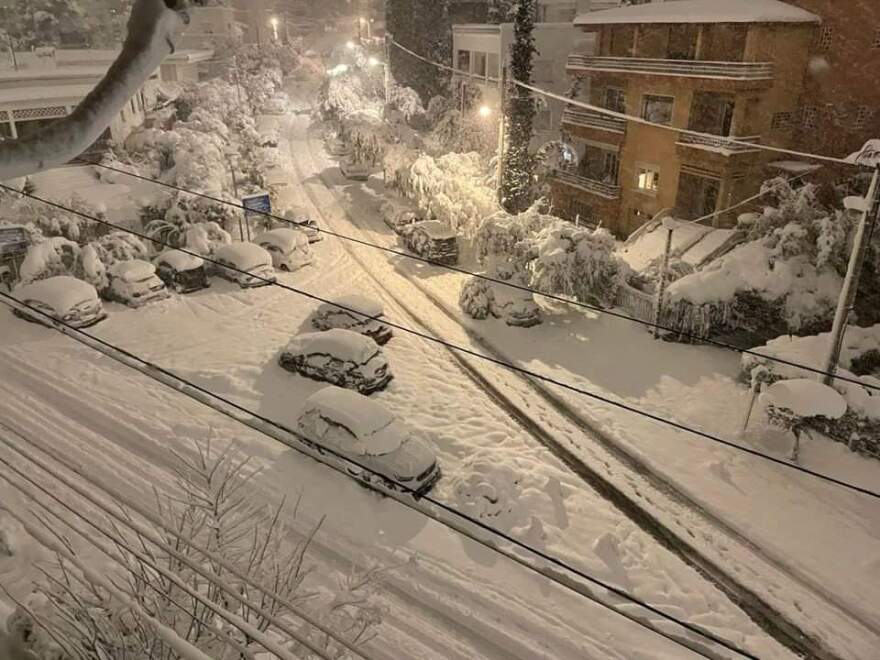 Κακοκαιρία Ελπίς: Έπεσε δέντρο στη διασταύρωση Κηφισίας με Κατεχάκη - Σώθηκε από θαύμα διερχόμενος πολίτης