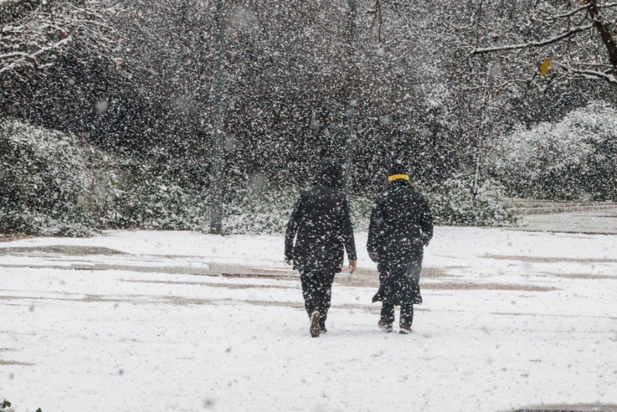 Κακοκαιρία «Ελπίς»: Χιόνια στο Σύνταγμα - Μαγικές εικόνες από το κέντρο της Αθήνας