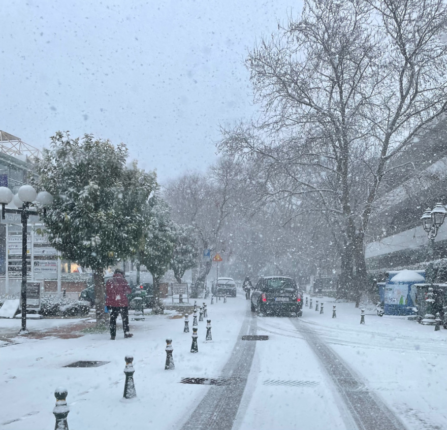 Κακοκαιρία «Ελπίς»: Χιόνια στο Σύνταγμα - Μαγικές εικόνες από το κέντρο της Αθήνας