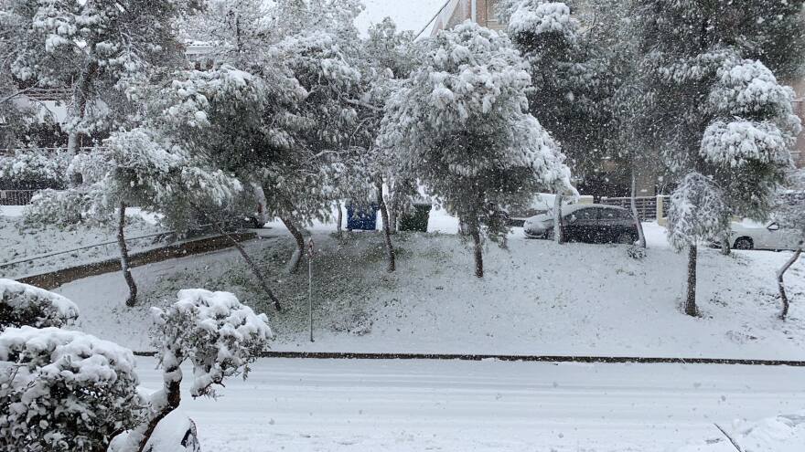 Κακοκαιρία «Ελπίς»: Χιόνια στο Σύνταγμα - Μαγικές εικόνες από το κέντρο της Αθήνας