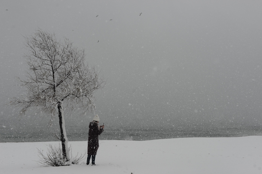 Κακοκαιρία «Ελπίς»: Χιόνια στο Σύνταγμα - Μαγικές εικόνες από το κέντρο της Αθήνας