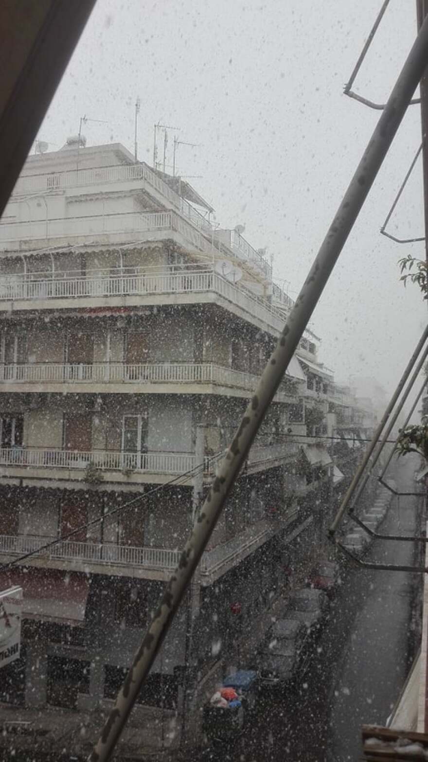 Στα «λευκά» και ο Πειραιάς - Δείτε φωτογραφίες