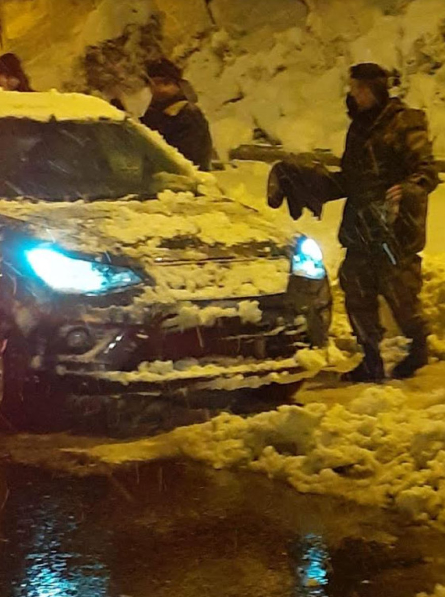 Αττική Οδός: Δείτε εικόνες και βίντεο από τους απεγκλωβισμούς - Σε εξέλιξη η επιχείρηση από στρατό και ΕΚΑΜ για 5.000 οδηγούς