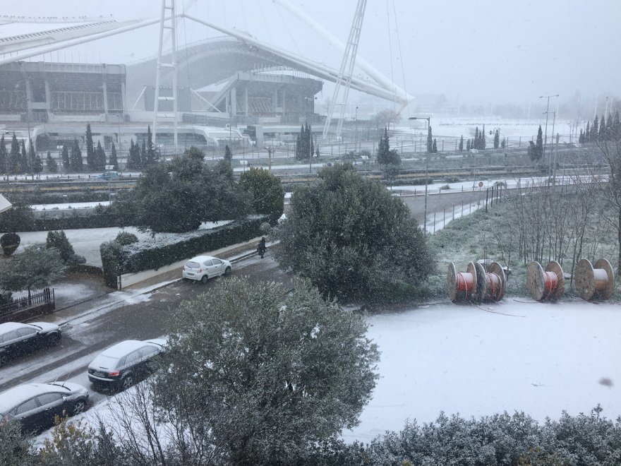 Κακοκαιρία «Ελπίς»: Χιόνια στο Σύνταγμα - Μαγικές εικόνες από το κέντρο της Αθήνας