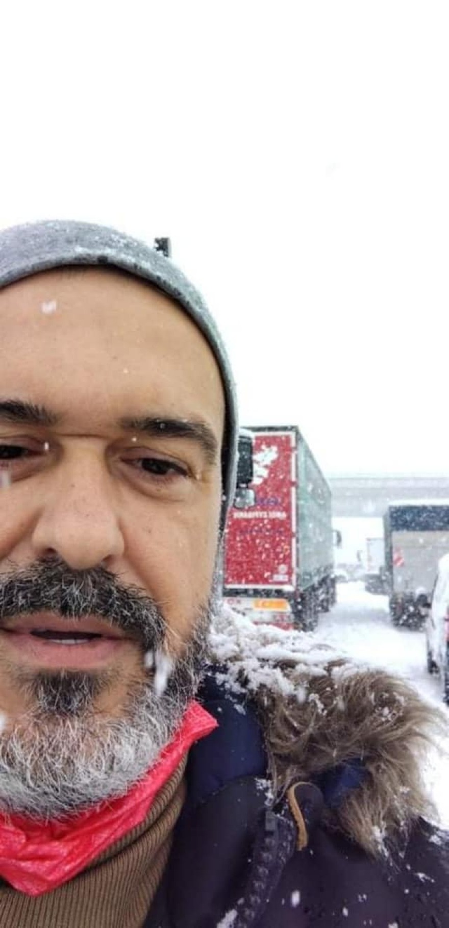 Κακοκαιρία «Ελπίς» - Εγκλωβισμένος στην Αττική Οδό στο protothema.gr: «Δεν έχει έρθει κανείς να δει αν ζούμε»