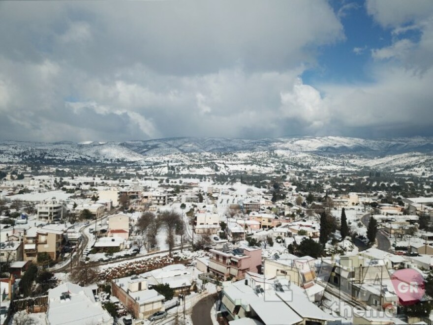 Κακοκαιρία «Ελπίς»: Μαγευτικά πλάνα από ψηλά από τα χιονισμένα Ψαχνά Ευβοίας - Βίντεο και φωτογραφίες