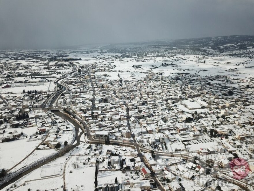 Κακοκαιρία «Ελπίς»: Μαγευτικά πλάνα από ψηλά από τα χιονισμένα Ψαχνά Ευβοίας - Βίντεο και φωτογραφίες