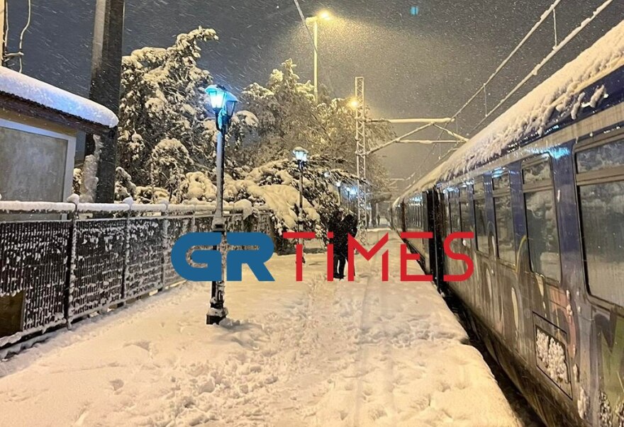 «Οδύσσεια» για δεκάδες επιβάτες τρένου που ακινητοποιήθηκε στην Οινόη - Δείτε φωτογραφίες