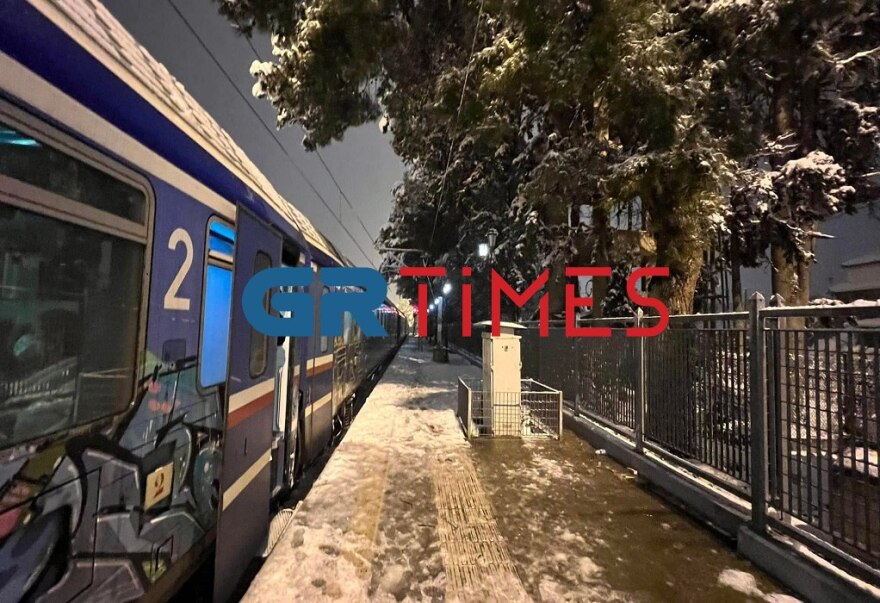 «Οδύσσεια» για δεκάδες επιβάτες τρένου που ακινητοποιήθηκε στην Οινόη - Δείτε φωτογραφίες