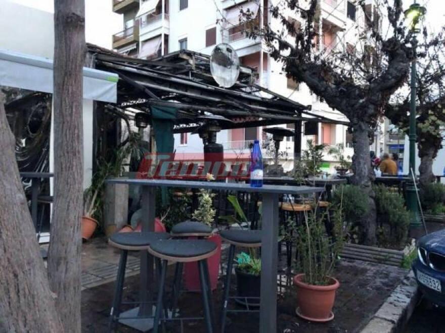 Πάτρα: Καταστράφηκε ολοσχερώς από πυρκαγιά γνωστό καφέ μπαρ - Δείτε βίντεο και φωτογραφίες