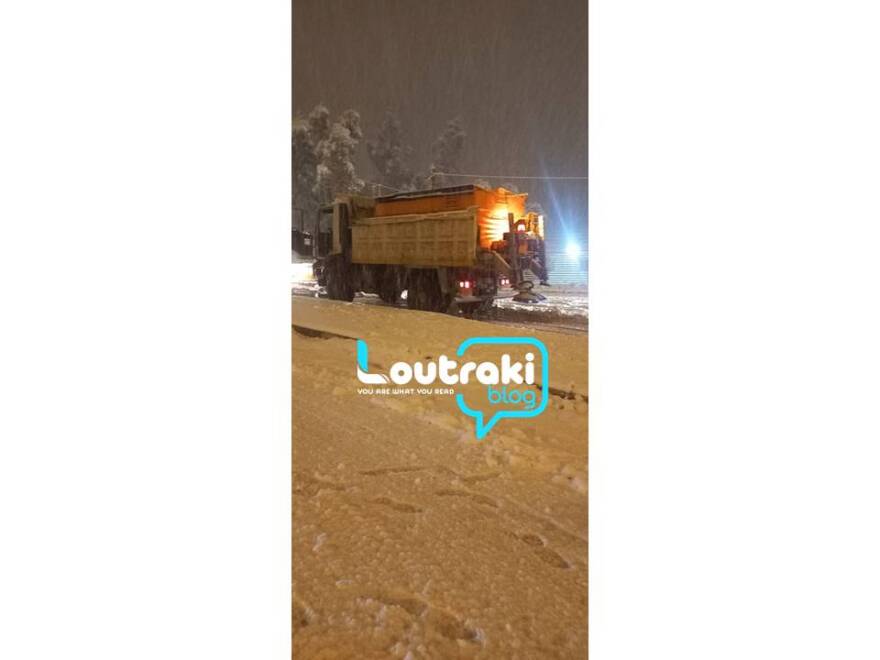 Επιχείρηση απεγκλωβισμού βυτιοφόρου και οχημάτων στον Ισθμό της Κορίνθου - Δείτε βίντεο