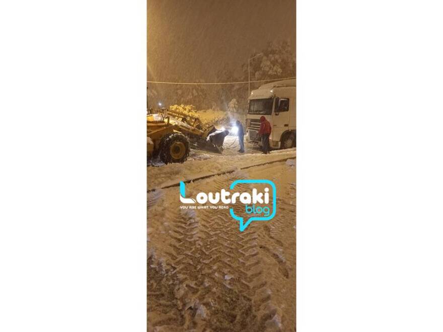 Επιχείρηση απεγκλωβισμού βυτιοφόρου και οχημάτων στον Ισθμό της Κορίνθου - Δείτε βίντεο