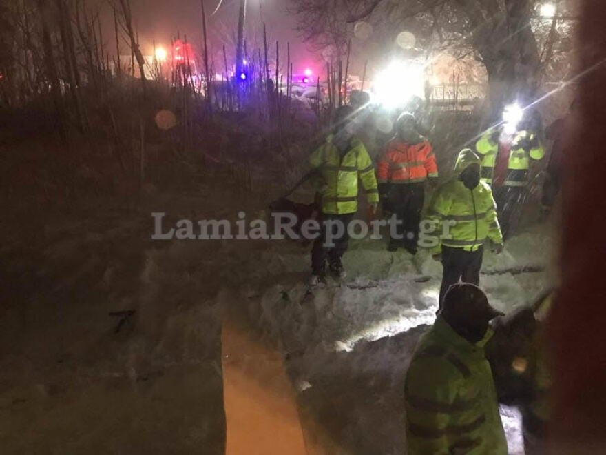 Οινόη: «Μας ξέχασαν» καταγγέλλουν οι επιβάτες του τρένου - Δείτε εικόνες από το ατύχημα