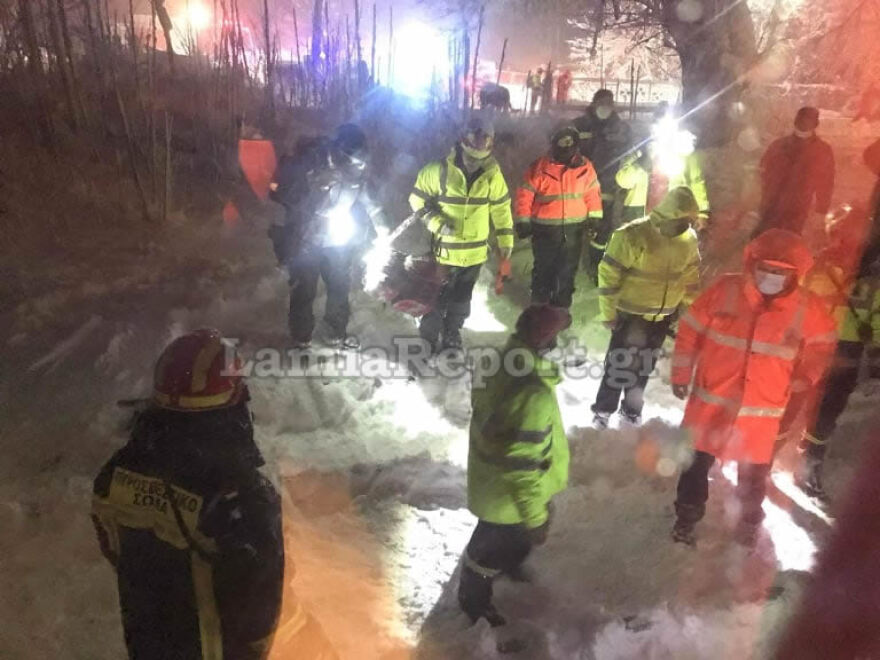 Οινόη: «Μας ξέχασαν» καταγγέλλουν οι επιβάτες του τρένου - Δείτε εικόνες από το ατύχημα