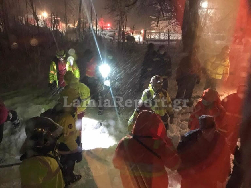 Οινόη: «Μας ξέχασαν» καταγγέλλουν οι επιβάτες του τρένου - Δείτε εικόνες από το ατύχημα