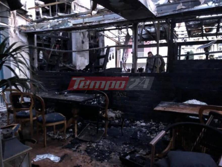 Πάτρα: Καταστράφηκε ολοσχερώς από πυρκαγιά γνωστό καφέ μπαρ - Δείτε βίντεο και φωτογραφίες