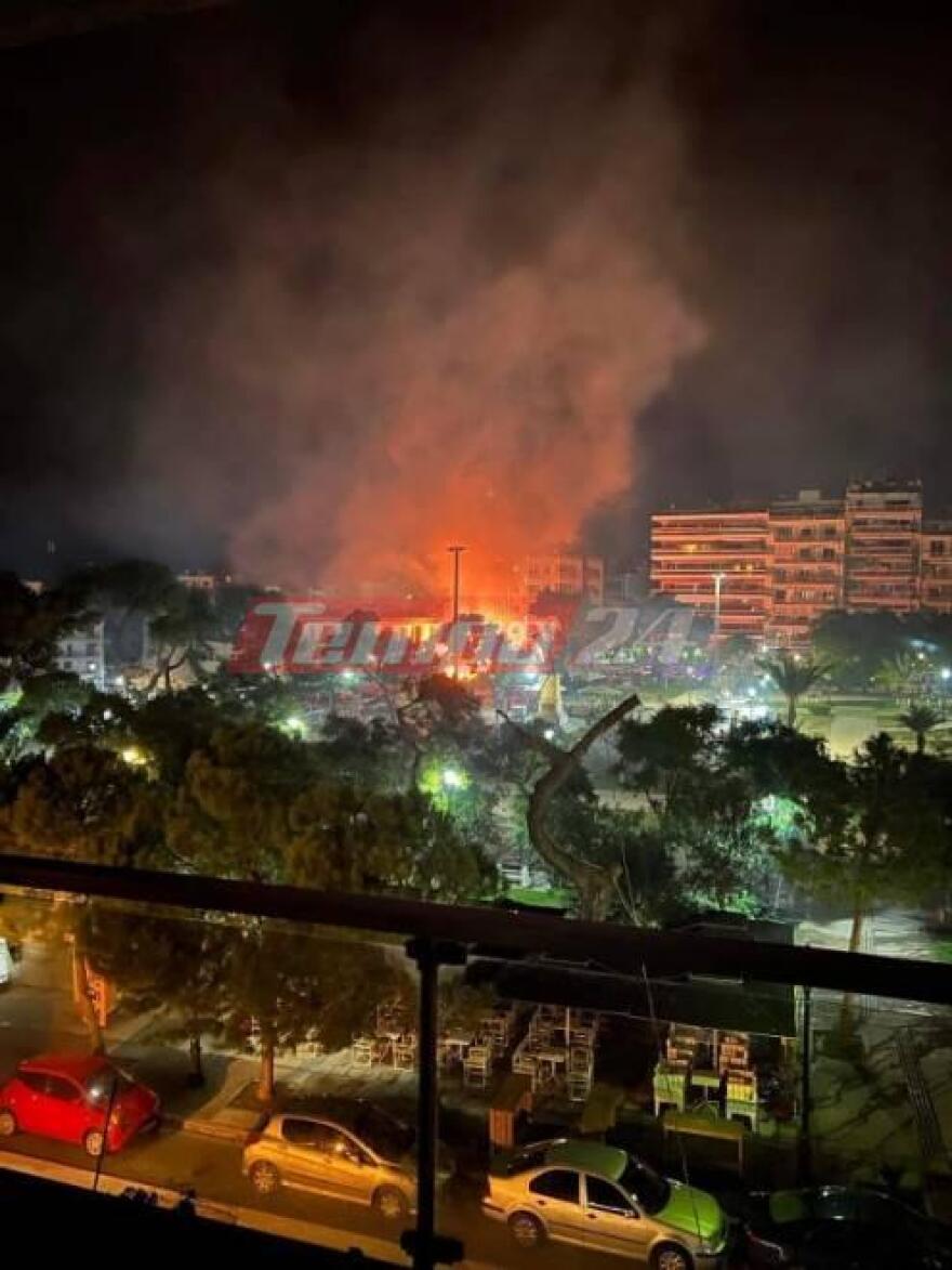 Πάτρα: Καταστράφηκε ολοσχερώς από πυρκαγιά γνωστό καφέ μπαρ - Δείτε βίντεο και φωτογραφίες