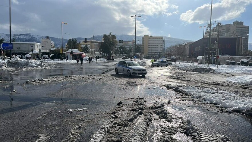 Χιόνια στην Αθήνα-Πατούλης: «Έχει ανοίξει από τα ξημερώματα η Κατεχάκη» - Οι εικόνες τον διαψεύδουν