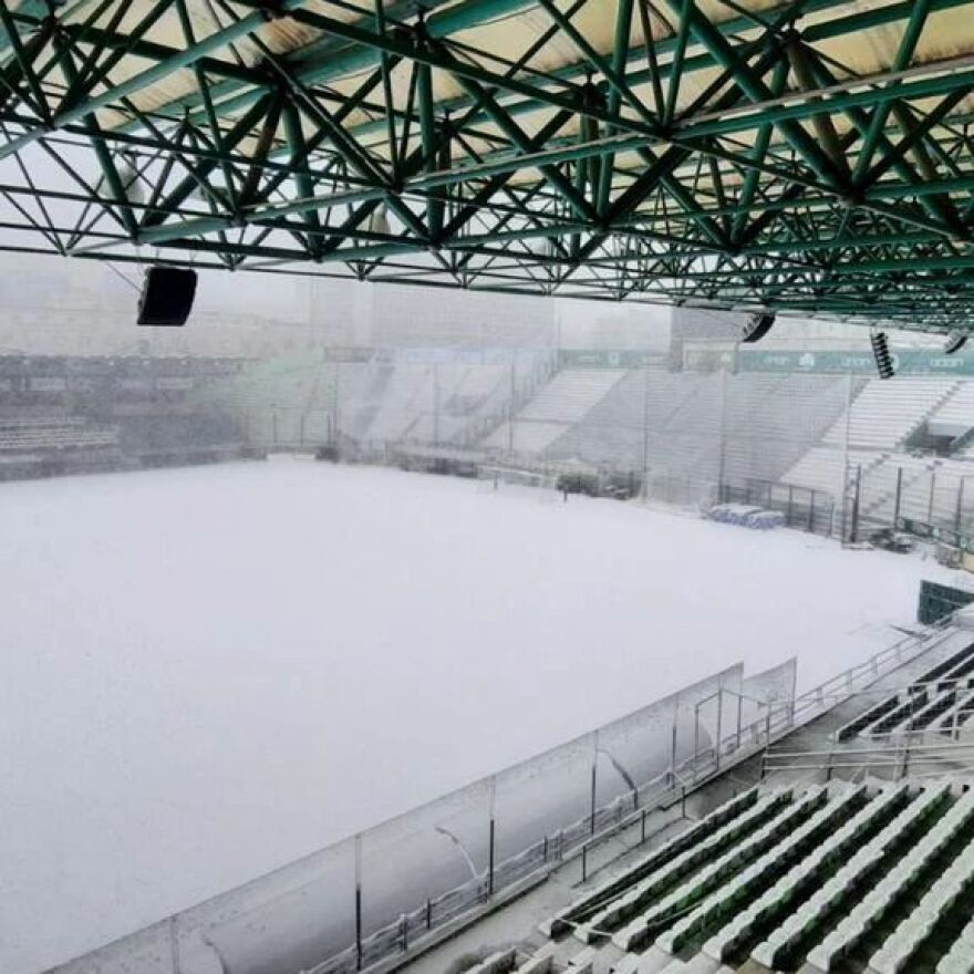 Χιόνια-Κακοκαιρία Ελπίς: Ζημιές στη Λεωφόρο, ανοικτό το ενδεχόμενο για αλλαγή έδρας στον αγώνα ΠΑΟ-Αστέρας