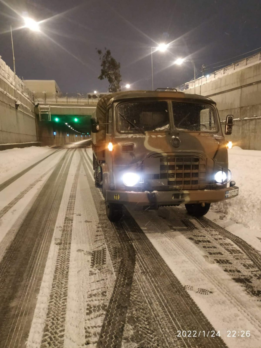 Τεράστιο φιάσκο στην Αττική Οδό: 1.200 οχήματα εγκλωβισμένα 22 ώρες μετά!