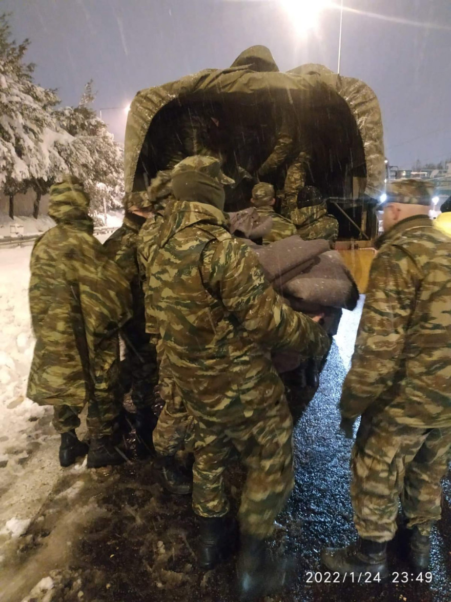 Τεράστιο φιάσκο στην Αττική Οδό: 1.200 οχήματα εγκλωβισμένα 22 ώρες μετά!