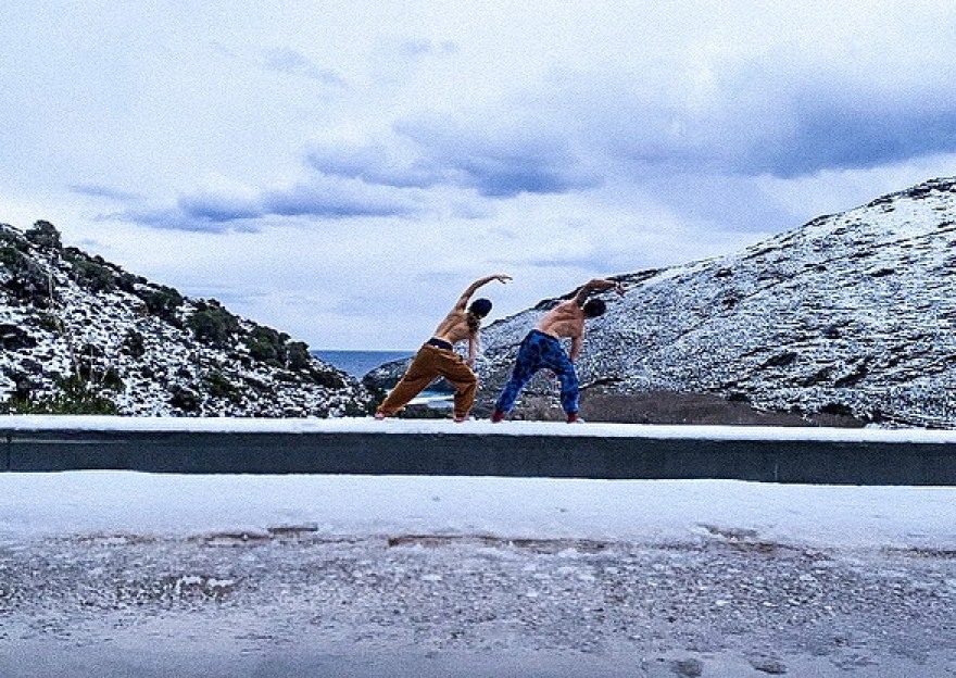 Άγγελος Λάτσιος - Γαία Μερκούρη: Έκαναν γυμναστική με φόντο το χιονισμένο τοπίο