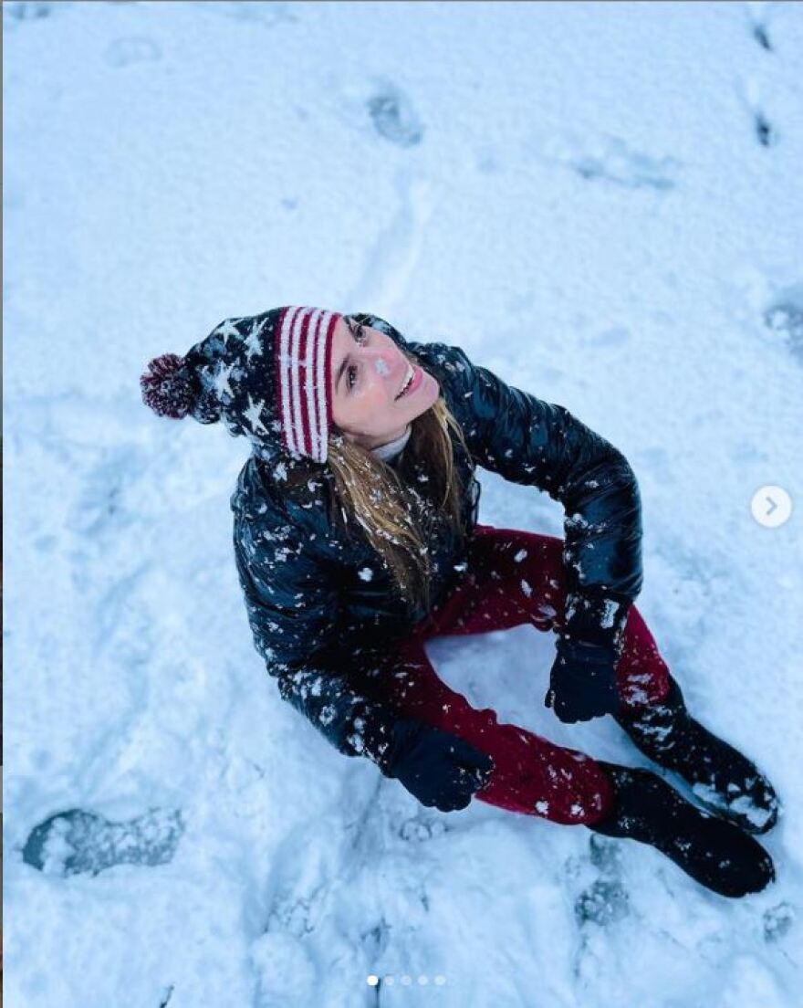Η Ντορέττα Παπαδημητρίου παίζει στα χιόνια με τους γιους της
