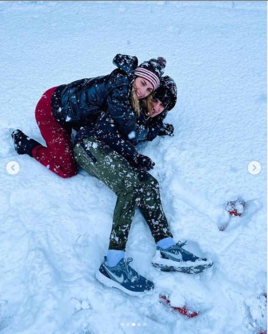 Η Ντορέττα Παπαδημητρίου παίζει στα χιόνια με τους γιους της
