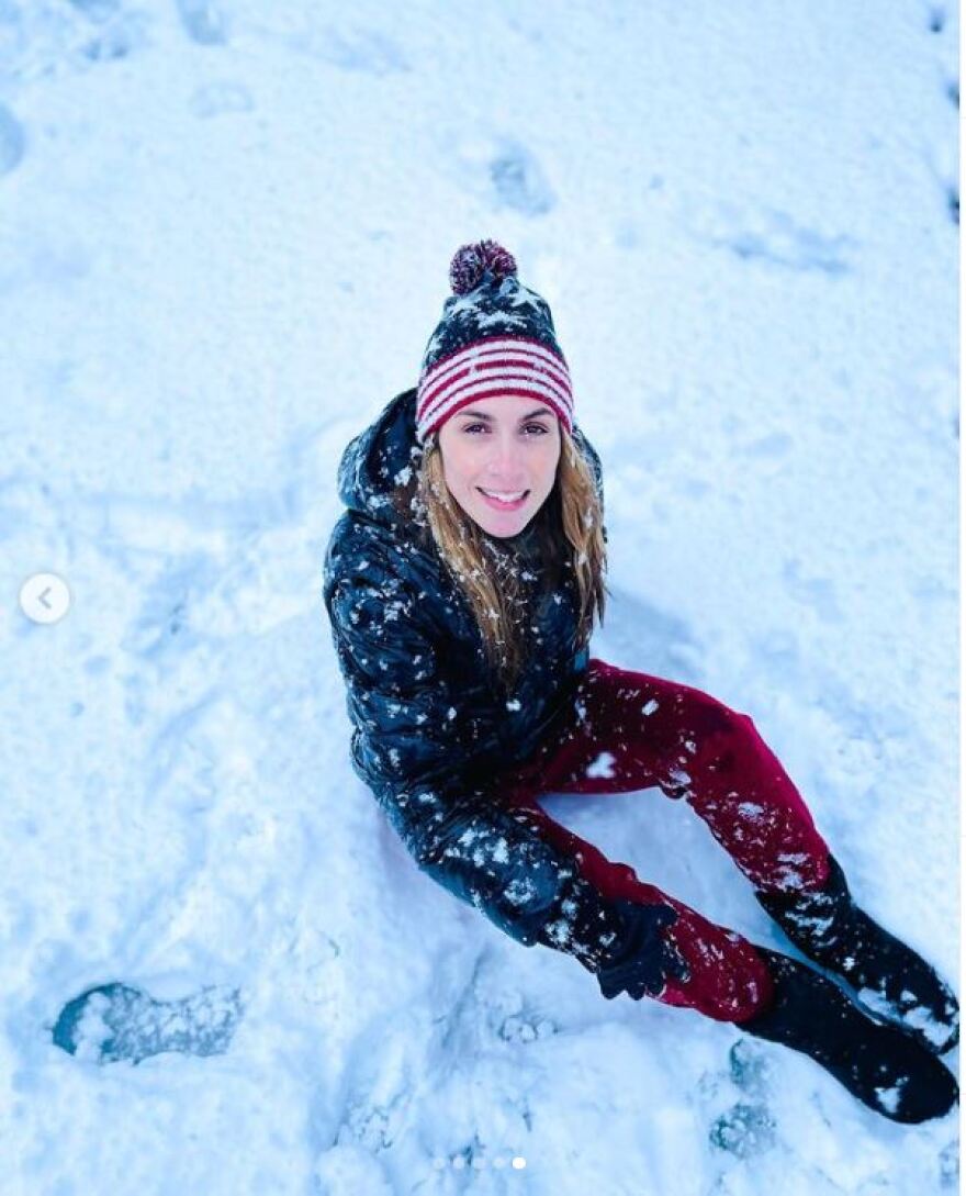 Η Ντορέττα Παπαδημητρίου παίζει στα χιόνια με τους γιους της