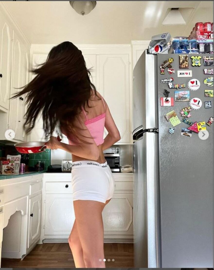 H Ηλιάνα Παπαγεωργίου ποζάρει στο φακό με μποξεράκι