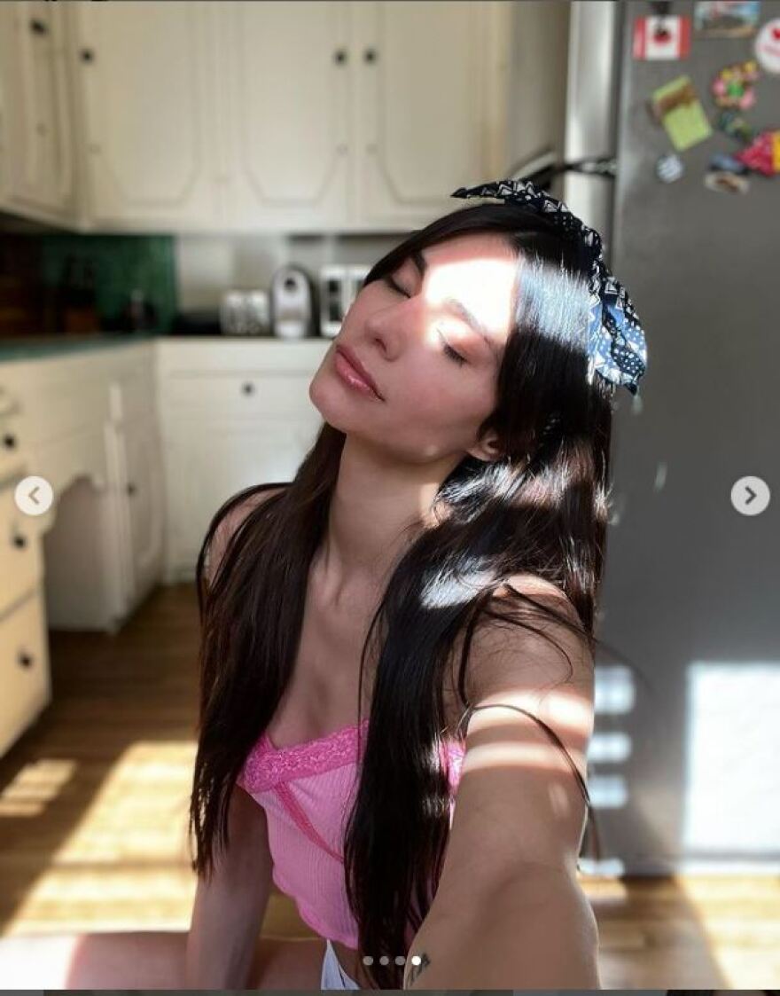 H Ηλιάνα Παπαγεωργίου ποζάρει στο φακό με μποξεράκι