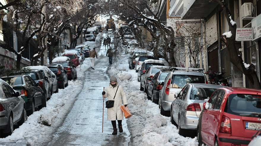 Κακοκαιρία «Ελπίς»: Χάος σε πολλούς δήμους της Αττικής -Δρόμοι παγοδρόμια, στα «κάγκελα» οι πολίτες