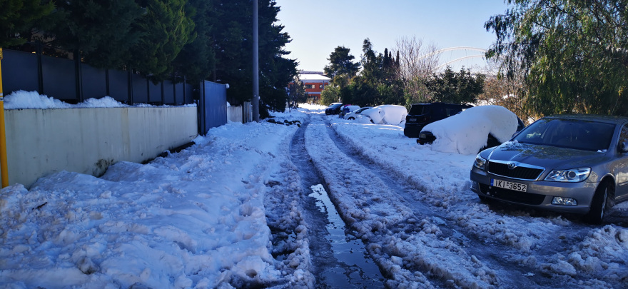 Κακοκαιρία Ελπίς: Σε «λευκό κλοιό» παραμένουν γειτονιές στον δήμο Αμαρουσίου