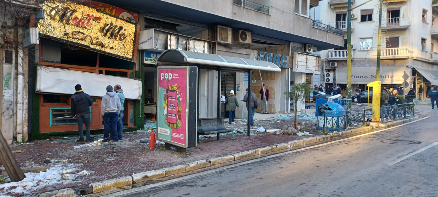 Λεωφόρος Συγγρού: Παραμένει κλειστή - Ελέγχουν τζαμαρίες και το δίκτυο φυσικού αερίου μετά την έκρηξη