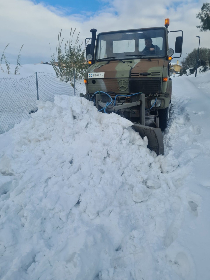 Κακοκαιρία «Ελπίς»: Η συνδρομή των Ενόπλων Δυνάμεων στον καθαρισμό της Αττικής Οδού και δρόμων στους δήμους