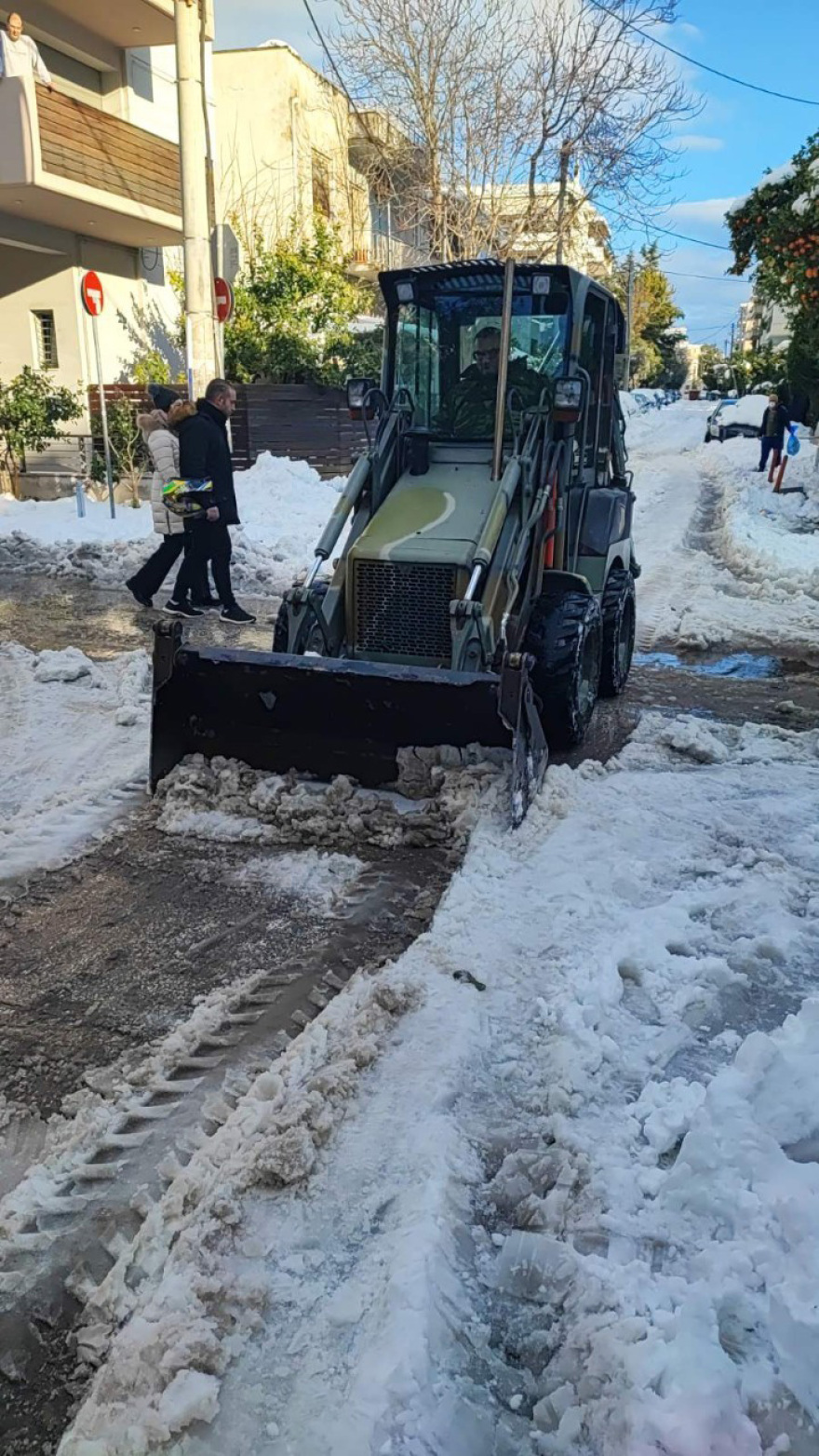 Κακοκαιρία «Ελπίς»: Η συνδρομή των Ενόπλων Δυνάμεων στον καθαρισμό της Αττικής Οδού και δρόμων στους δήμους