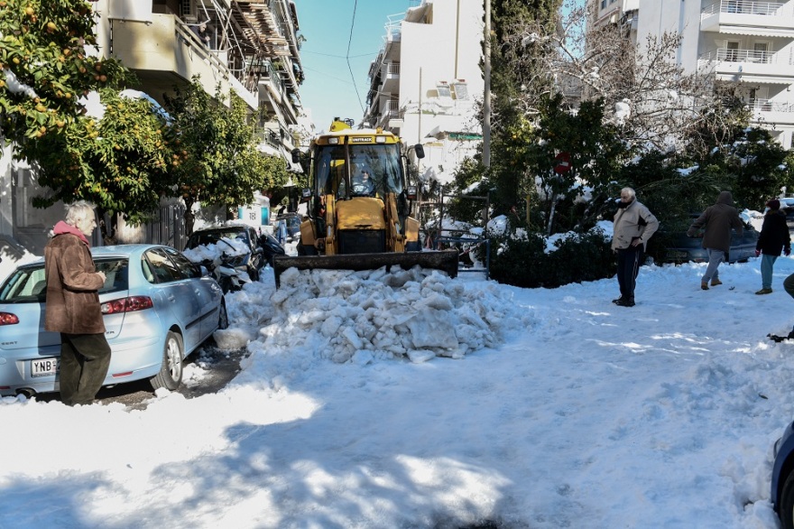 Κακοκαιρία «Ελπίς»: Χάος σε πολλούς δήμους της Αττικής -Δρόμοι παγοδρόμια, στα «κάγκελα» οι πολίτες