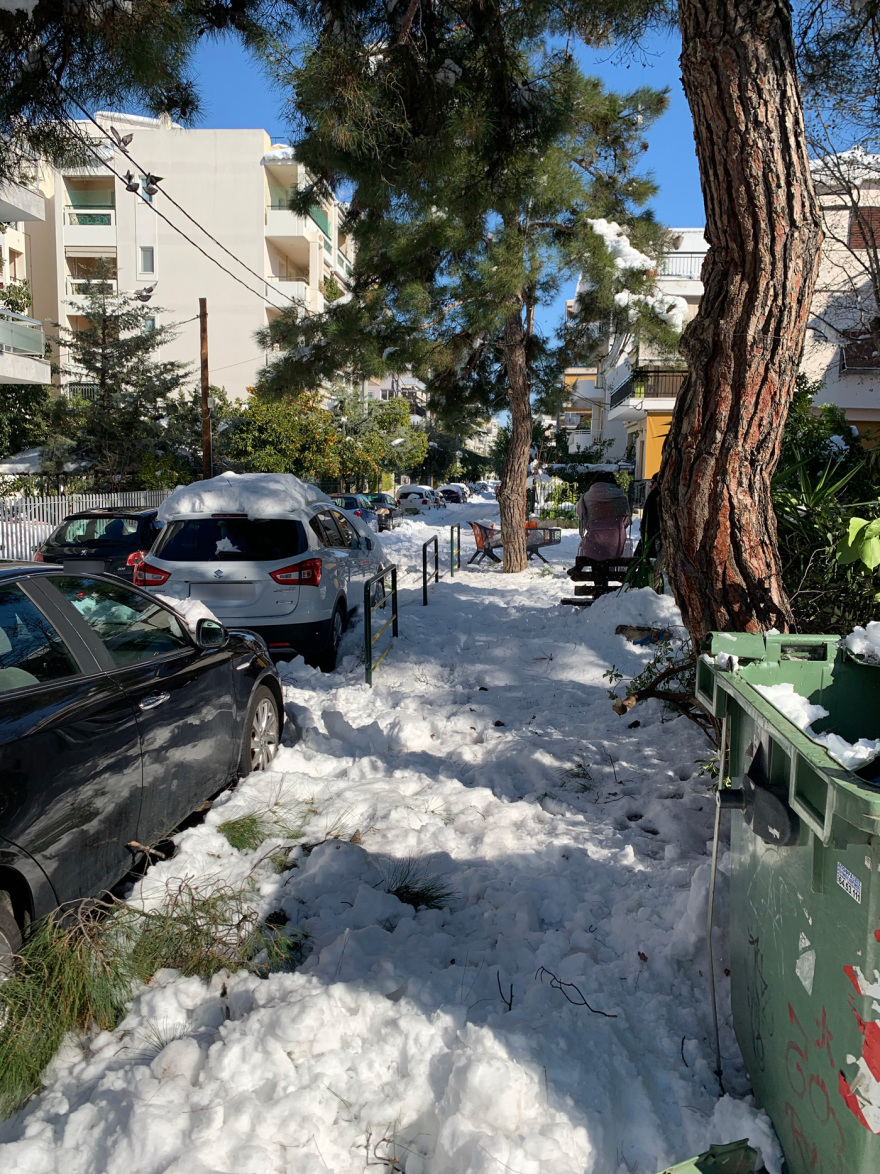 Κακοκαιρία «Ελπίς»: Χάος σε πολλούς δήμους της Αττικής -Δρόμοι παγοδρόμια, στα «κάγκελα» οι πολίτες