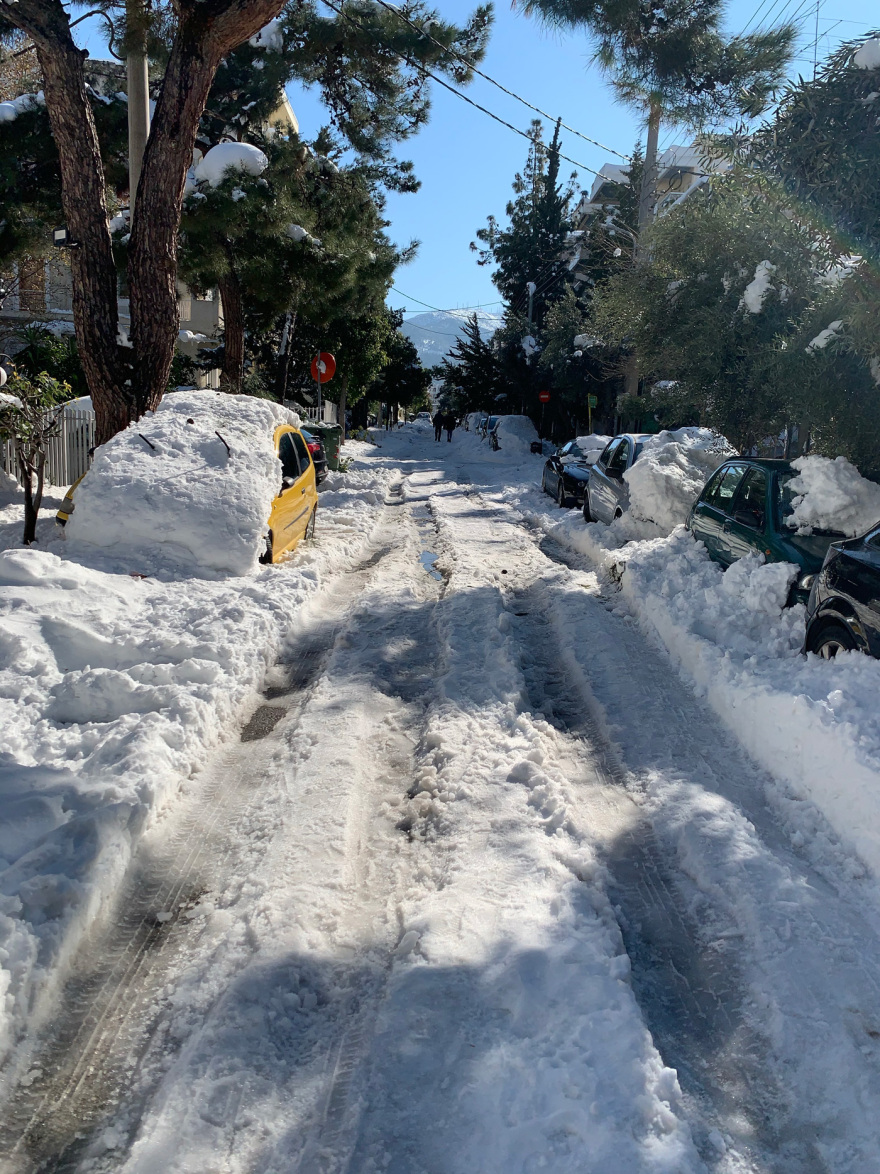 Κακοκαιρία «Ελπίς»: Χάος σε πολλούς δήμους της Αττικής -Δρόμοι παγοδρόμια, στα «κάγκελα» οι πολίτες
