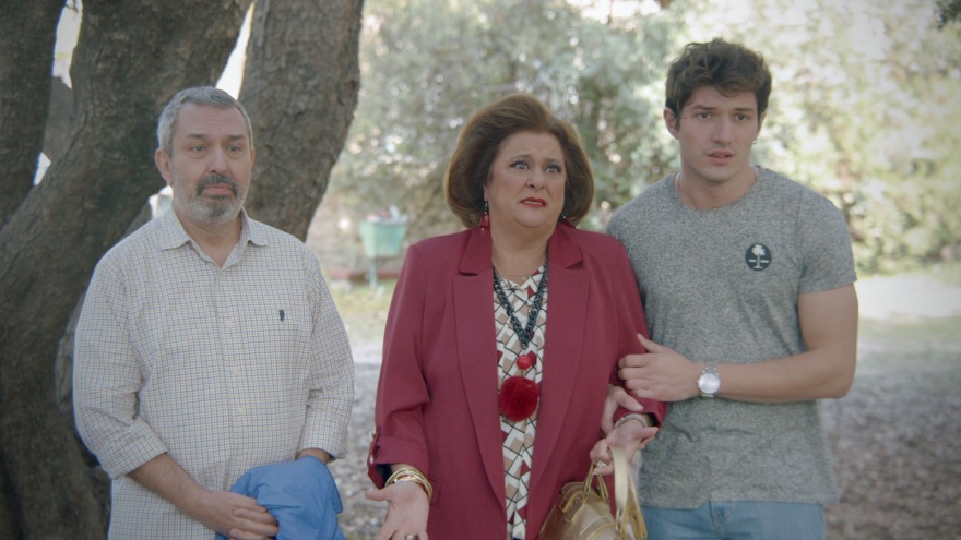 «Συμπέθεροι απ' τα Τίρανα»: Ο Μπουκουράν επιστρέφει μετά από δυο χρόνια στη ζωή της Πένης