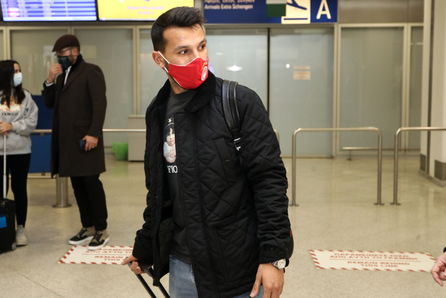 Έφτασαν στην Αθήνα για τον Ολυμπιακό οι Κεϊτά, Καρβάλιο - Δείτε βίντεο με τις πρώτες δηλώσεις τους